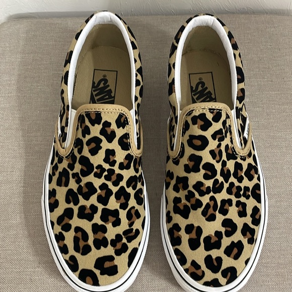 Like New Vans Leopard Classic Slip-On with Box - Picture 4 of 8
